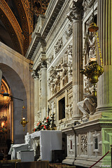 das "Heilige Haus" in der Basilica di Loreto (© Buelipix)