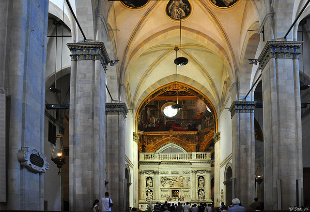 das "Heilige Haus" in der Basilika von Loreto (© Buelipix)