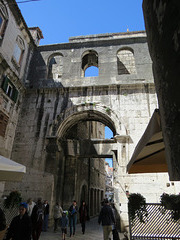 Split : porte ouest.
