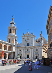 Loreto, piazza della Basilica  (© Buelipix)