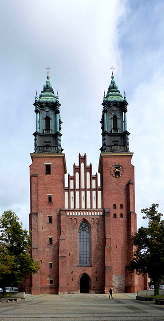 Poznań - Bazylika archikatedralna Świętych Apostołów Piotra i Pawła