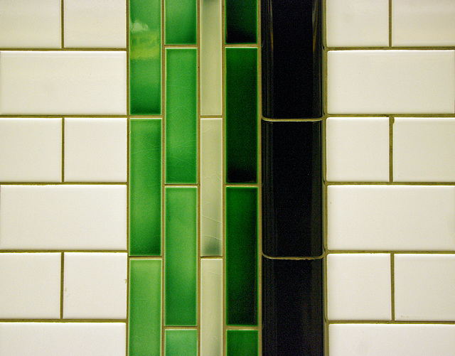 Heritage Feature: tiles Elephant and Castle