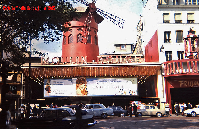 Paris (75) Juillet 1965. Le Moulin Rouge. (Diapositive numérisée)
