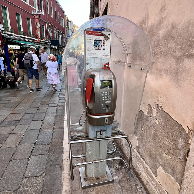 Venice 2022 – Public telephone