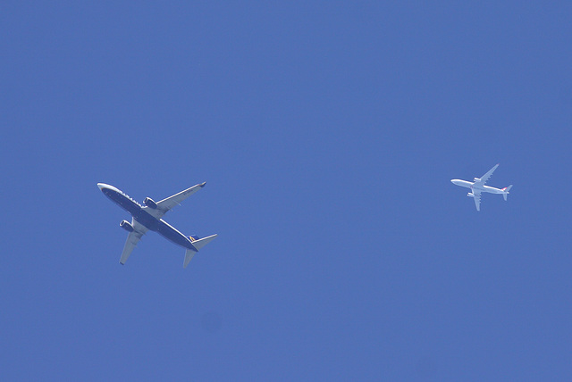 Ryanair Boeing 737-800 and Turkish Airlines Airbus A330