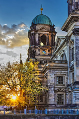 Berliner Dom im Sonnenuntergang