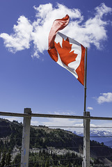 the flag of Canada ... die schönste Flagge der Welt!    (© Buelipix)