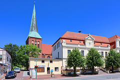 Kröpelin, Rathaus und Stadtkirche