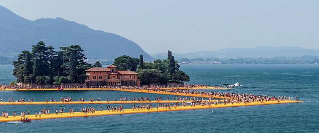 The Floating Piers (7)