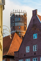 Wasserturm zu Lüneburg mit Adventskranz