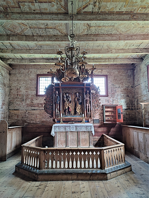 Altar in der Stabkirche Kvernes