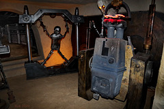 In der Droiden-Folterkammer von Jabba The Hutt  _  Jabba's droid torture chamber