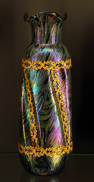 Vase en verre irisé - Verreries de Bohème