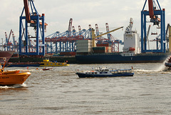 Schiffsverkehr im Hamburger Hafen