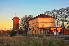 Hagenow, ehemalige Bahnpost und Wasserturm am Bahnhof Hagenow-Land