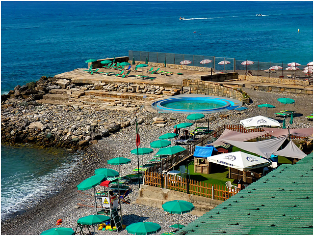 Capo Marina : Ombrelloni : qui il verde è al 1° posto - ristorante Il Veliero