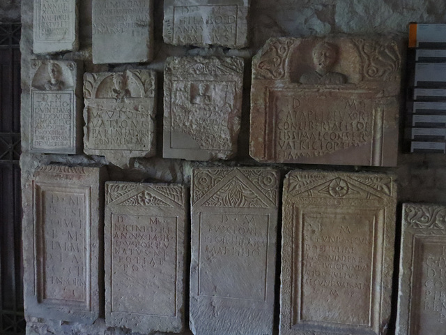 Musée archéologique de Split : inscriptions funéraires.