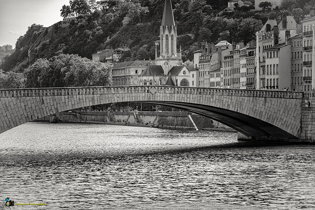 Pont Bonaparte, enjambe la Saône à Lyon