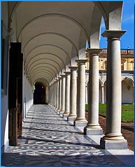 Napoli : il colonnato del chiostro della Certosa di San Martino -