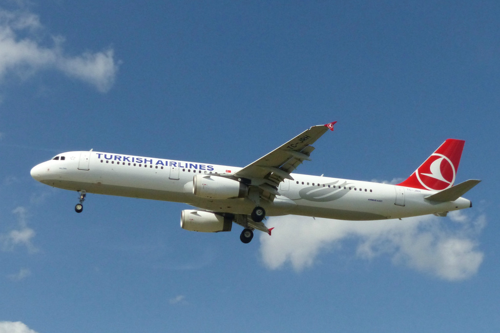 TC-JRH approaching Heathrow - 6 June 2015