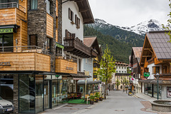 Dorfstraße von St. Anton am Arlberg