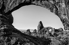 Turret Arch Through North Window Arch (Utah, Amerika)
