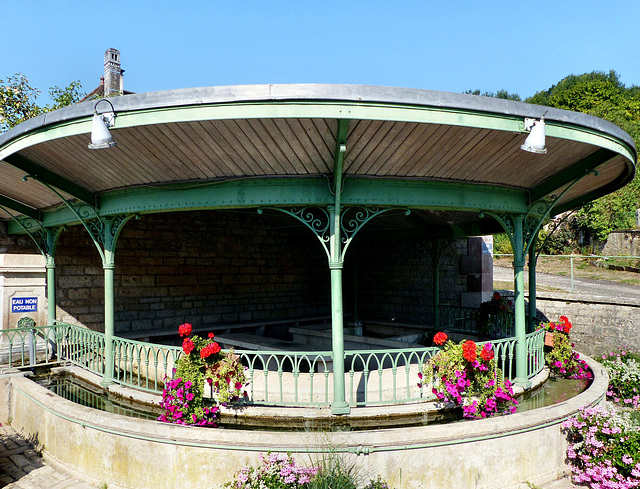 Moimay - Fontaine-lavoir