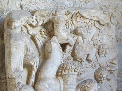 Musée archéologique de Split : sarcophage aux raisins.