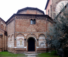 Bologna -  Basilica del Sepolcro