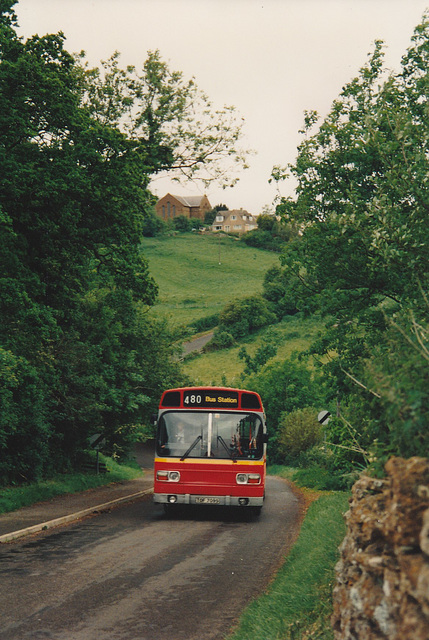 Midland Red South 709 (TOF 709S) at Sibford Ferris – 1 Jun 1993 (193-25)
