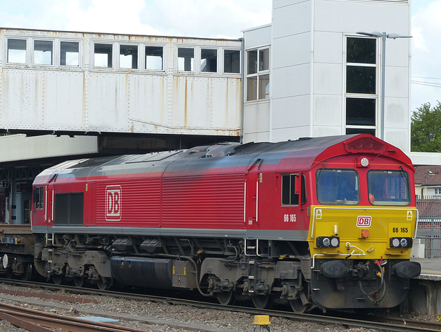 DB Cargo 66165 at Havant (1) - 4 May 2019