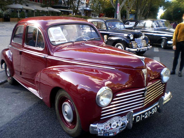 Peugeot 203 (1955).