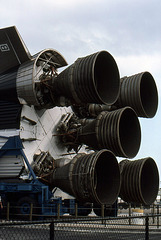 Die ersten Brennstufen der Saturn (Rakete) S-IC-Sequenz für den Start der Apollo Rakete