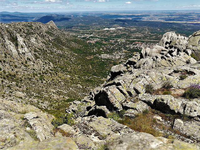 From Cancho Gordo to Pico de La Miel, Sierra de La Cabrera, eastern end. The N1 toll-free motorway crosses the scene.