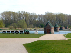 Loren-Bahn und Brunnenhäuser auf Kaltehofe