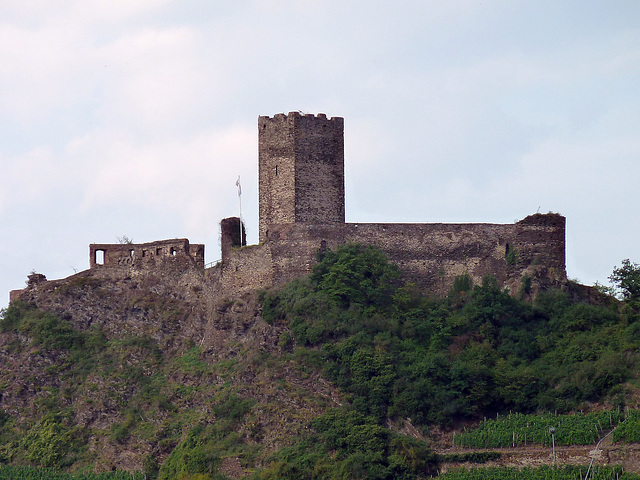 Die Ehrenburg bei Brodenbach an der Mosel aus dem 12. Jahrhundert