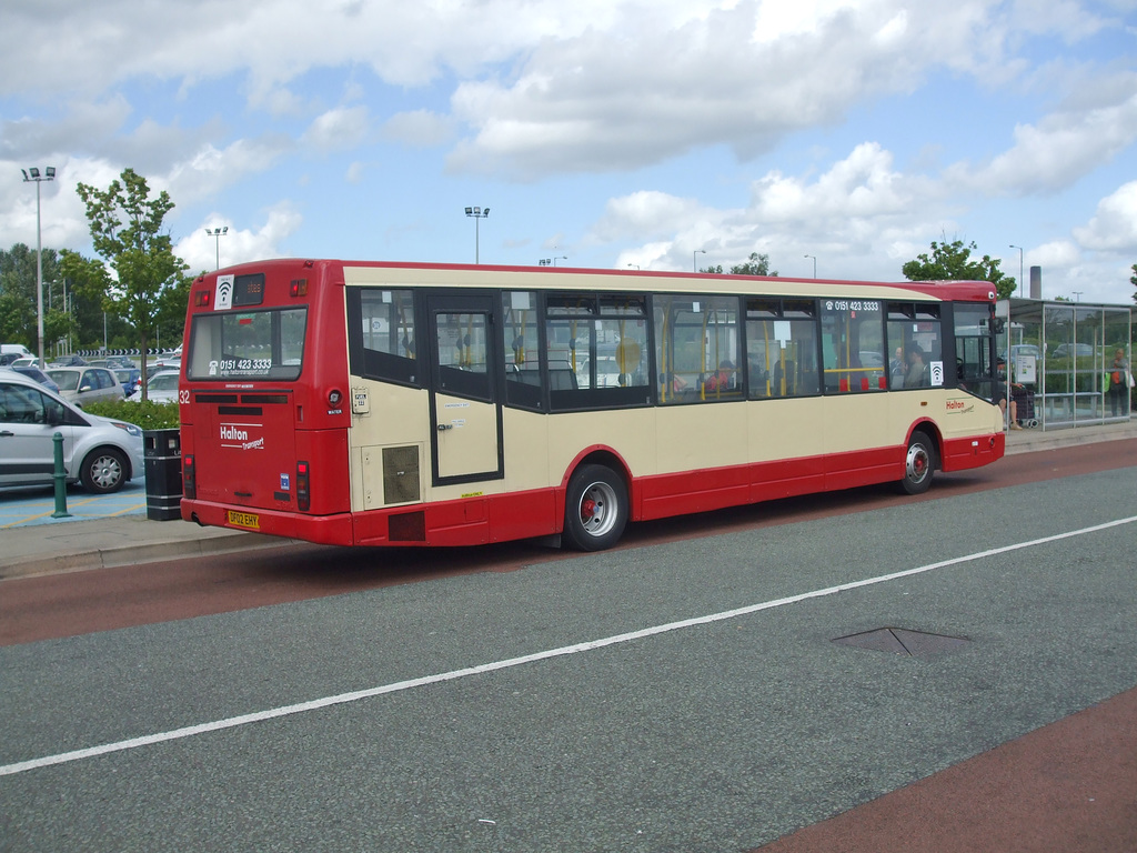 DSCF7695 Halton Borough Transport 32 (DF02 EHY) in Widnes - 15 Jun 2017