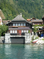 Haus mit integriertem Bootsplatz