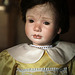L'émouvante histoire d'une poupée qui ne savait pas sourire .