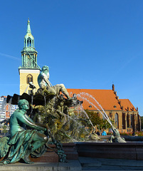 Marienkirche mit Neptunbrunnen