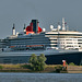 Die "Queen Mary 2" zu Besuch in Hamburg (PiP)