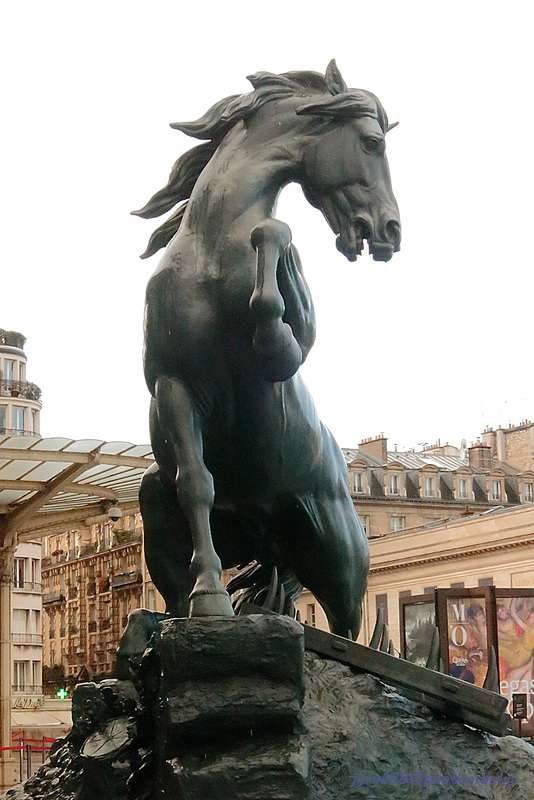 Cheval à la herse - Parvis du musée d'Orsay
