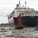 Victor Jara sails beside Queen Mary 2 - 823. Hafengeburtstag Hamburg (2012)