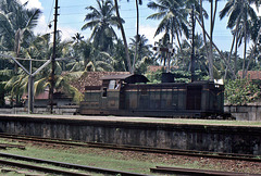 Diesel Lokomotive im Bahnhof Bruwala auf Sri Lanka 1982