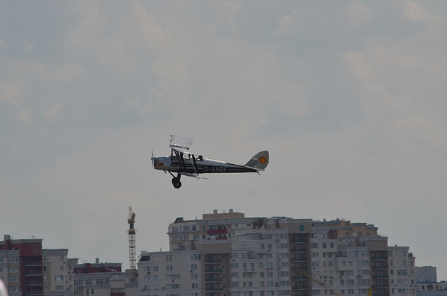 Flying over Kiev - De Havilland DH.82A Tiger Moth