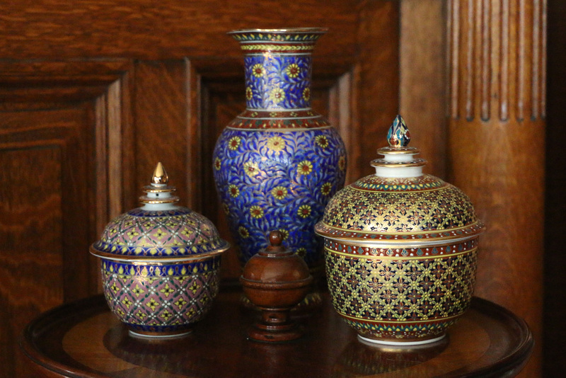 Hand painted Thai bowls and vase (Explored)