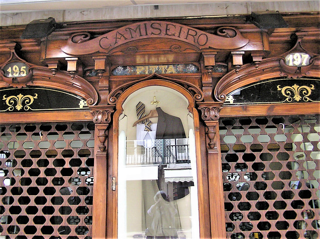 Schaufenster von Camiseiro Pitta in Lissabon (1 PiP)