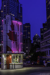 Canada Place @ night (© Buelipix)