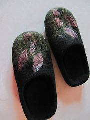 black felted slippers with vidcose embellishment