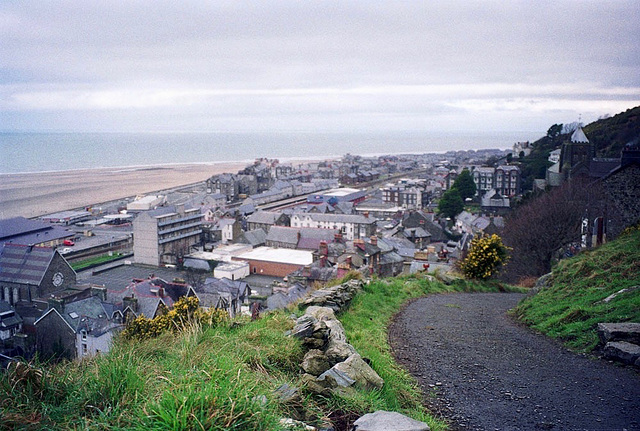 Looking over Barmouth from the path to Dinas Oleu (Scan from 1993)